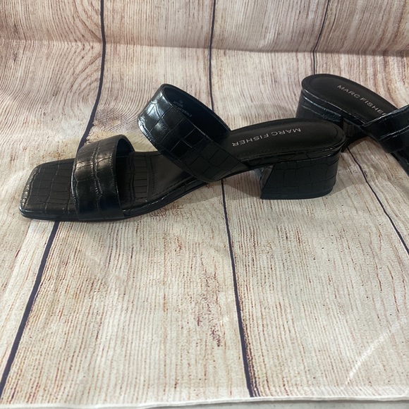 Marc Fisher Size 7 Slip On, Black EUC - Picture 4 of 9